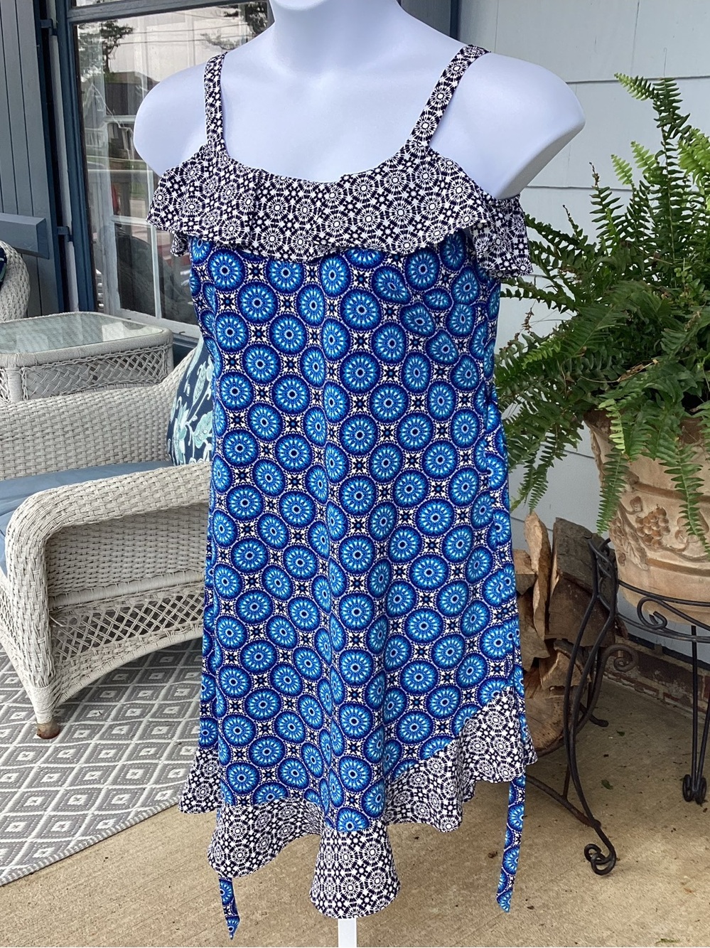Roz & Ali Summer Medallion Dress
Size Petite Medium NWOT